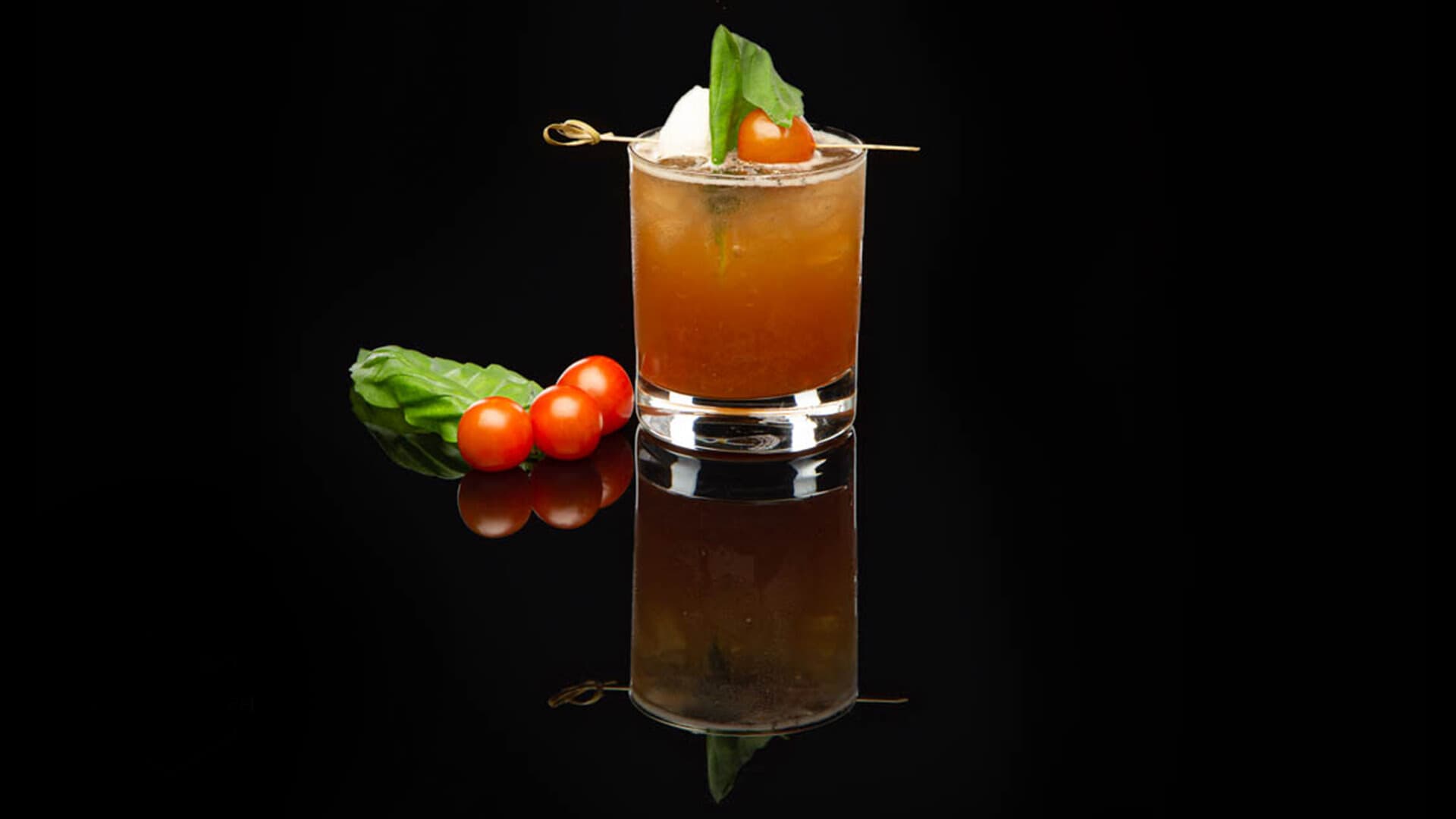 Craft cocktail at the Monzú bar